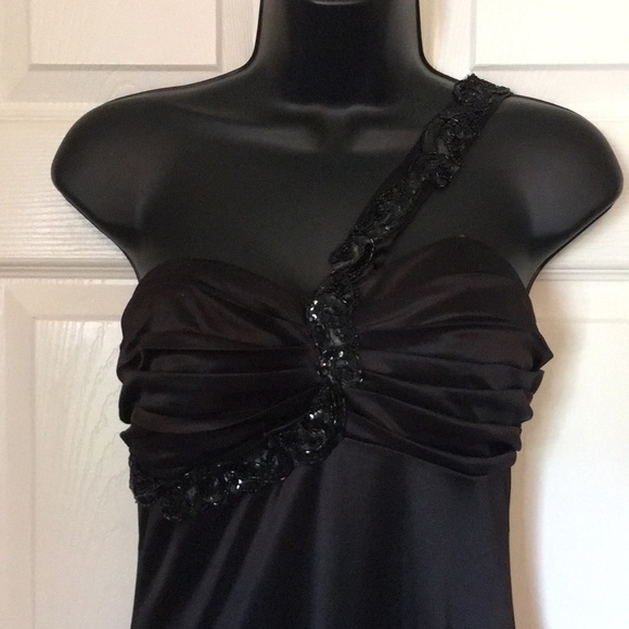 FORMAL DRESS - BLACK W SIDE STRAP - Picture 1 of 3